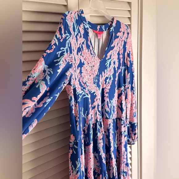 Lilly Pulitzer Dresses & Skirts - Women’s Lilly Pulitzer Blue and Pink Patterned V-neck Dress
